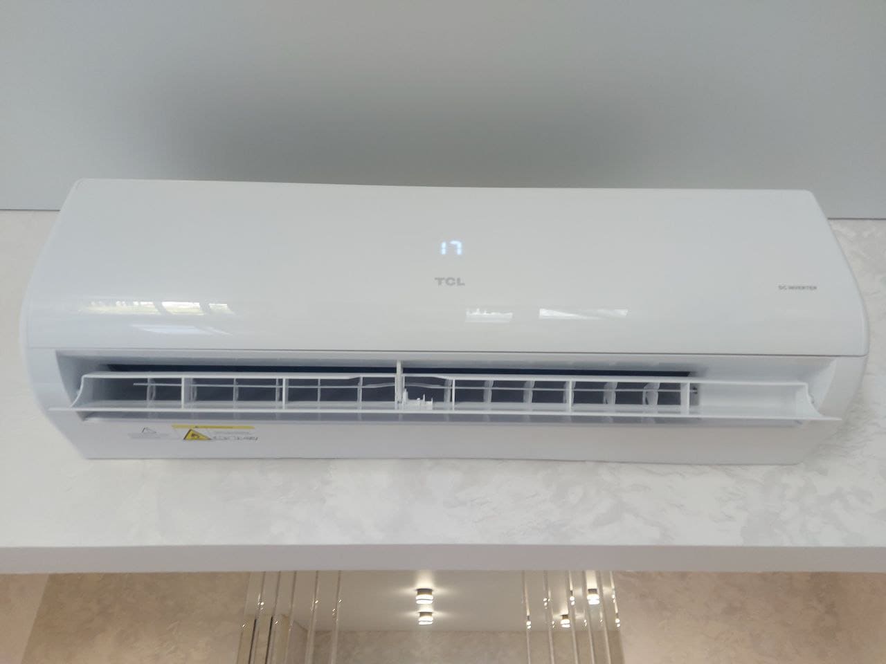 TCL на стене